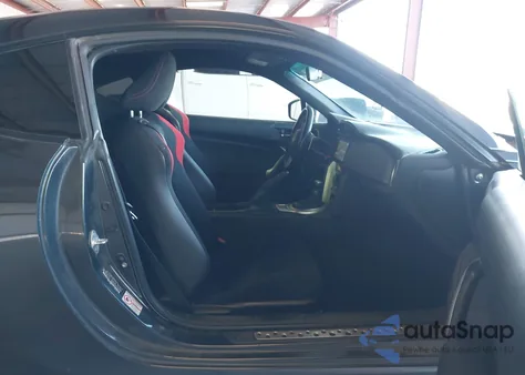 2016 Scion Fr-S z USA, uszkodzony, nr VIN JF1ZNAA14G8703687